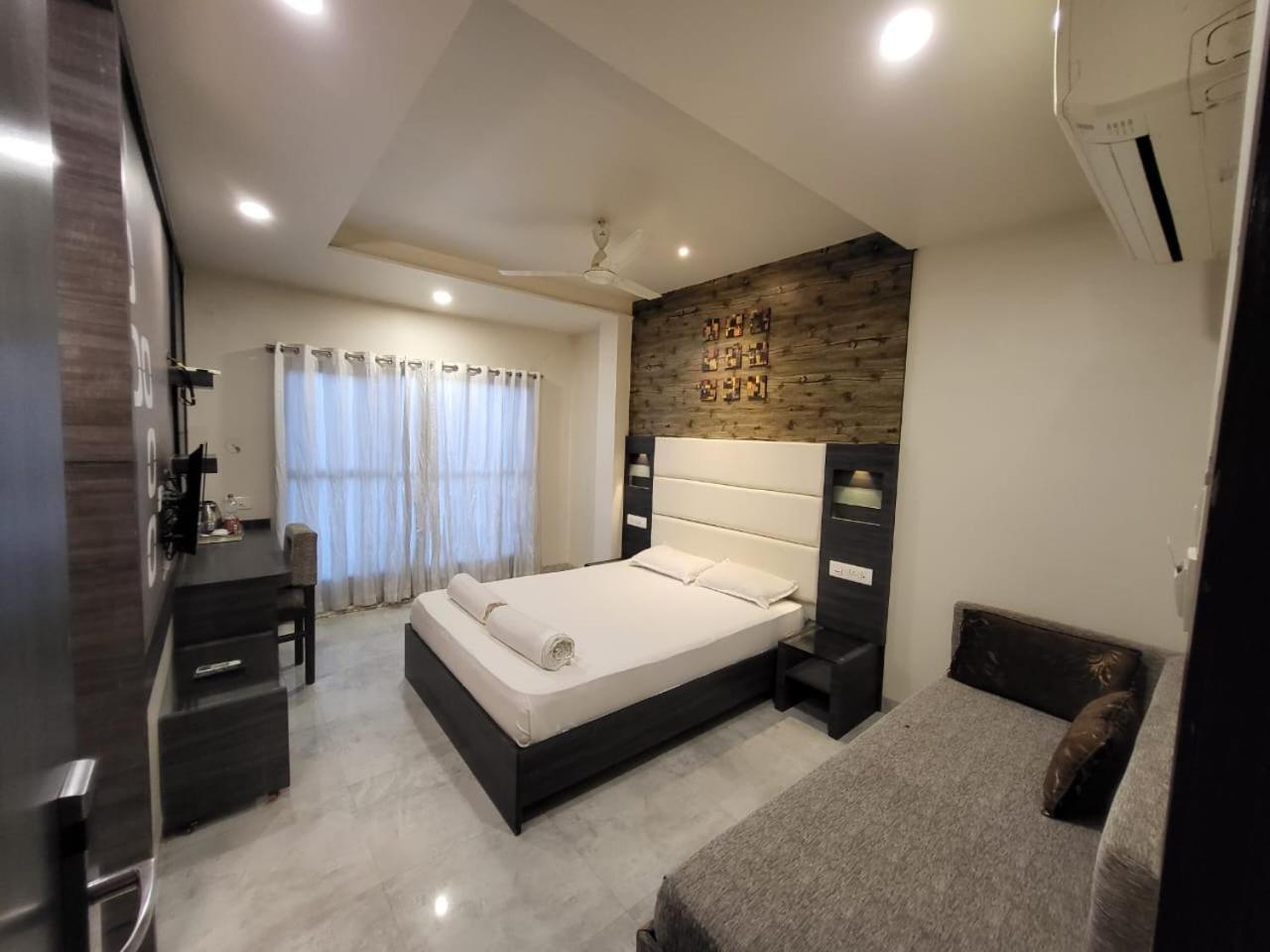 Hotel Nirvana Residency นาคปุระ ภายนอก รูปภาพ